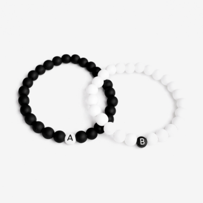 SET partnerských matných náramků s iniciálem