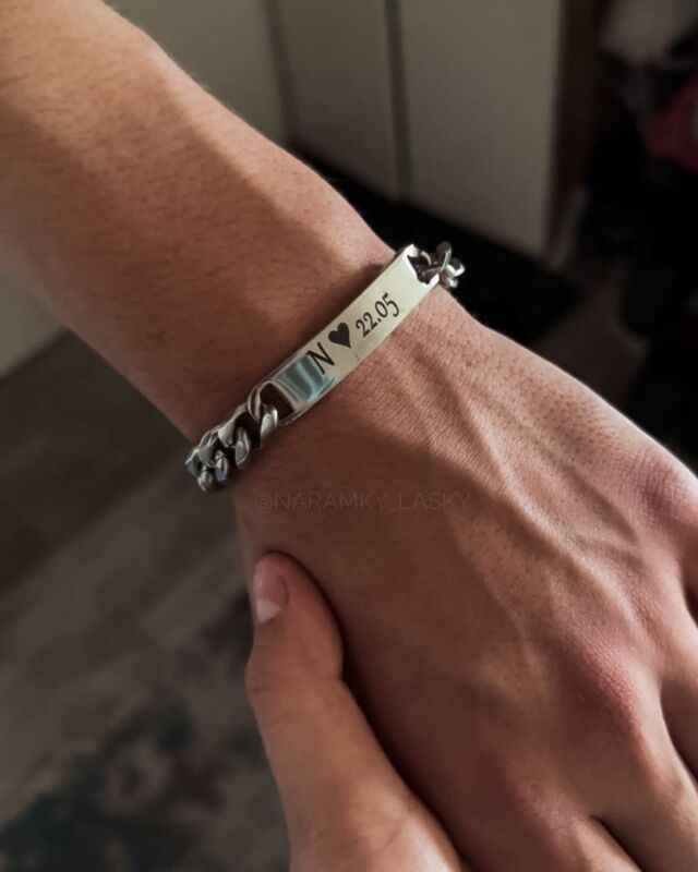 Náramek s gravírováním od spokojeného zákazníka ❤️🫶🏼

 ᴡᴡᴡ.ɴᴀʀᴀᴍᴋʏ-ʟᴀsᴋʏ.ᴄᴢ
náramky se jmény, iniciály, daty
____________________________________
#naramkysejmeny #naramkynaprodej #naramkysinicialy #naramky #dnesnosim #dnestvorim #dnes_nosim #naramkysejmeny #czechgirl #czechboy #czechcouple#naramkynaprani #naramkylasky #czechrepublic #laska #emoce  #citatyolasce #partnerskenaramky #naramkypropary