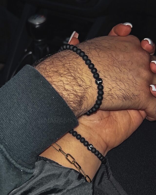 Valentýn se blíží 😍♥️ udělejte radost sobě a své polovičce 👩🏽‍🤝‍👨🏼 a ostatním ukažte, že k sobě patříte 🫶🏼
👉🏼 Již od 135,- Kč | www.naramky-lasky.cz
